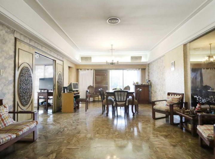 Casa · 242m² · 7 Ambientes · 2 Cocheras