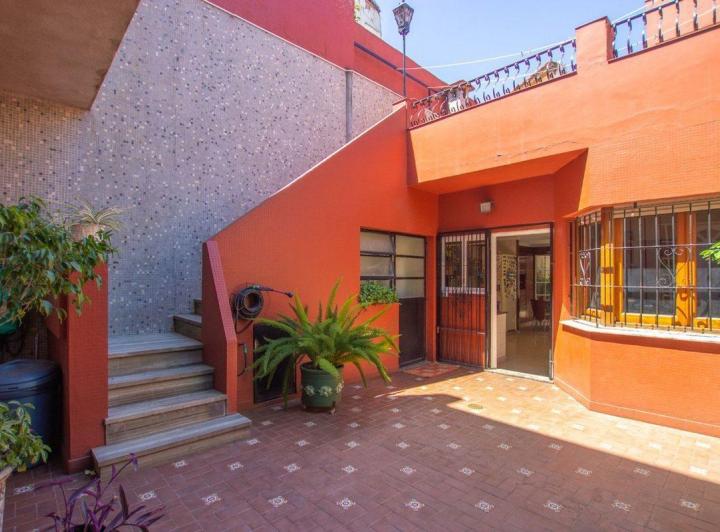 Casa · 343m² · 6 Ambientes · 2 Cocheras
