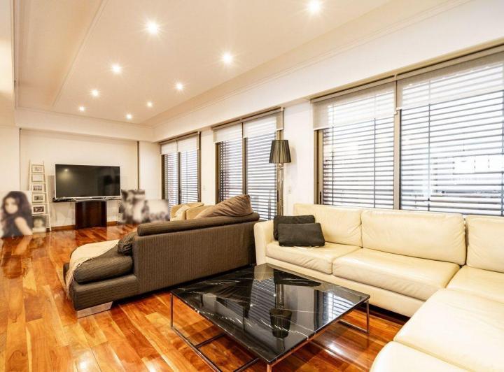 Casa · 300m² · 6 Ambientes · 3 Cocheras