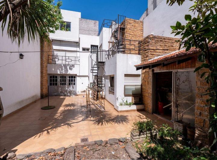 Casa · 210m² · 6 Ambientes · 1 Cochera