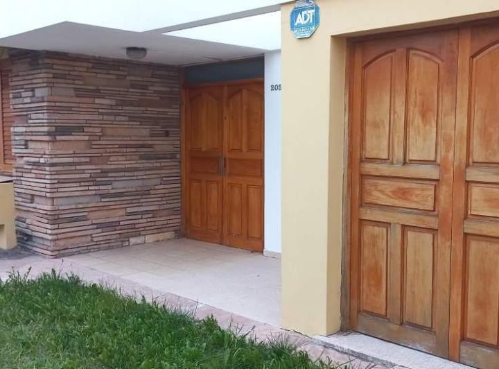 Casa · 216m² · 3 Ambientes