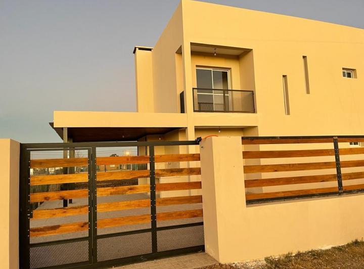 Casa · 90m² · 3 Ambientes · 1 Cochera