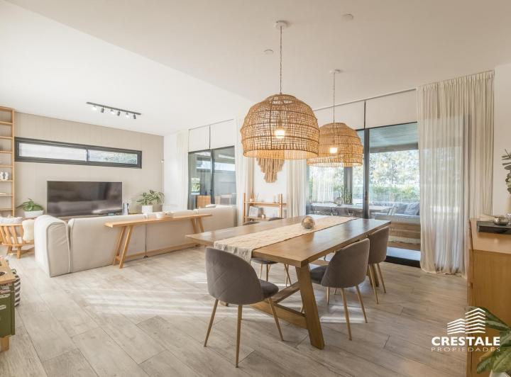 Casa · 130m² · 5 Ambientes · 2 Cocheras