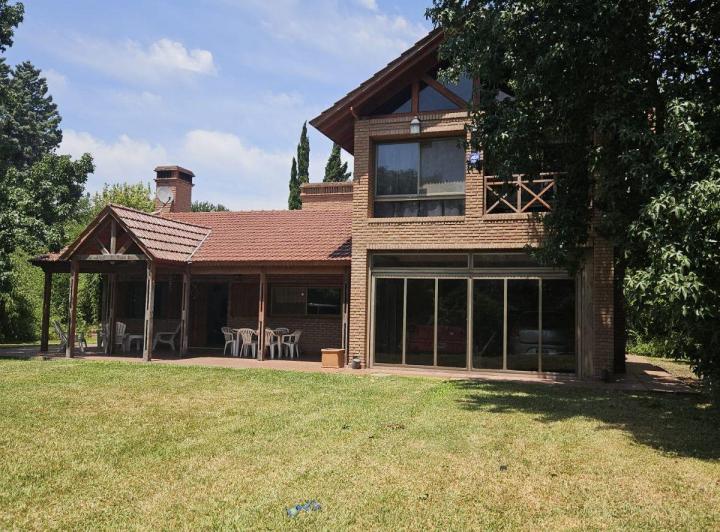 Casa · 288m² · 5 Ambientes · 2 Cocheras