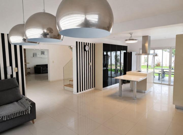 Casa · 454m² · 4 Ambientes · 4 Cocheras