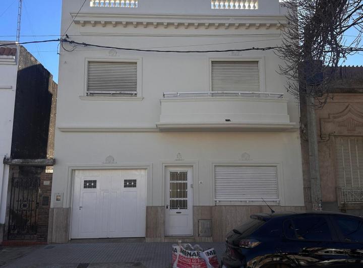 Casa · 210m² · 4 Ambientes · 1 Cochera