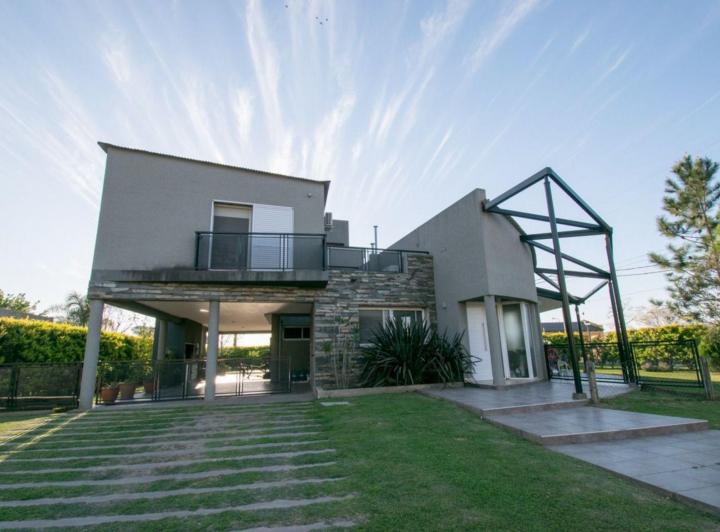 Casa · 172m² · 5 Ambientes · 1 Cochera