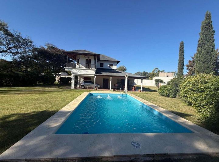 Casa · 300m² · 7 Ambientes