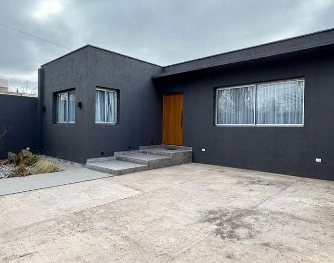 Casa · 170m² · 5 Ambientes · 2 Cocheras