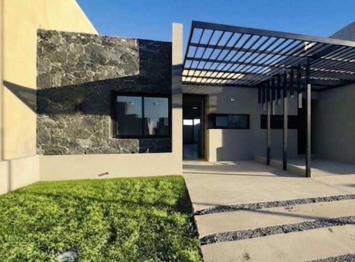 Casa · 110m² · 3 Ambientes · 2 Cocheras