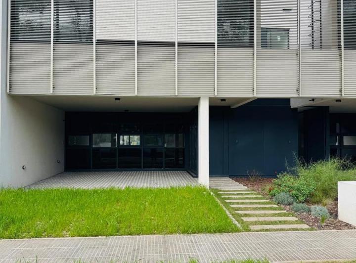 Casa · 159m² · 6 Ambientes · 2 Cocheras
