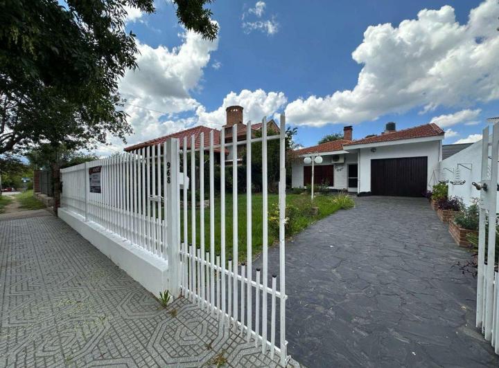 Casa · 239m² · 11 Ambientes · 1 Cochera