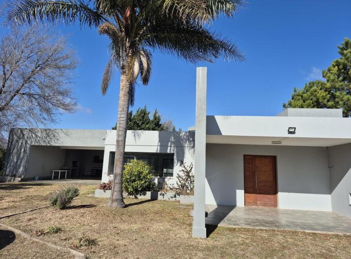 Casa · 330m² · 6 Ambientes · 2 Cocheras