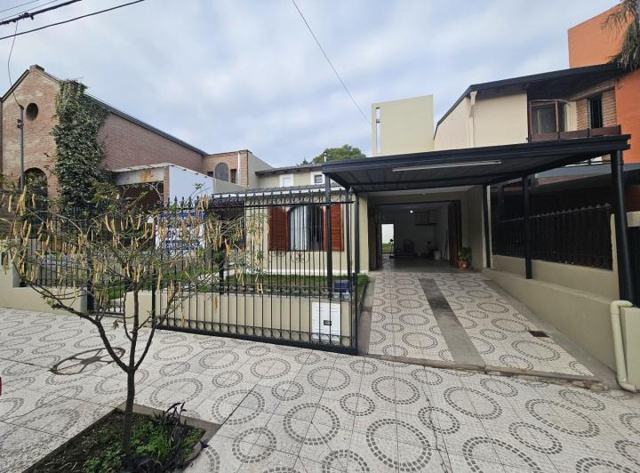 Casa · 168m² · 6 Ambientes · 2 Cocheras