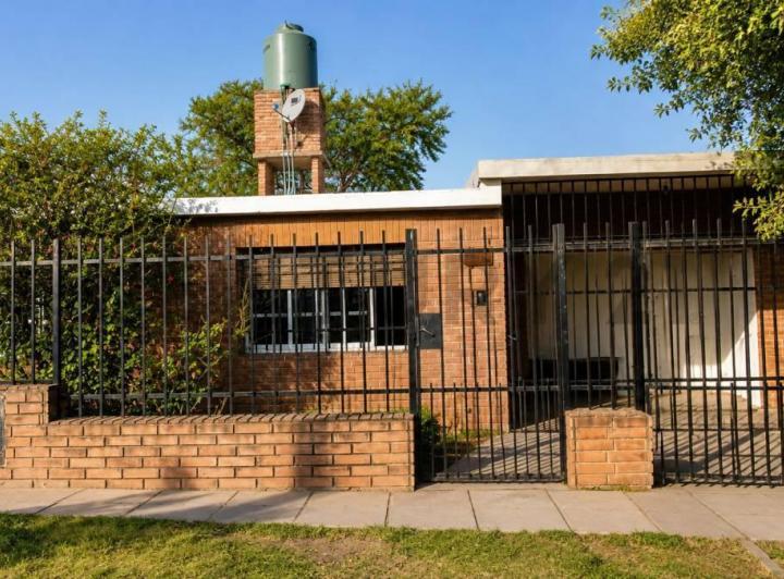 Casa · 104m² · 4 Ambientes · 1 Cochera