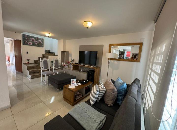 Casa · 197m² · 7 Ambientes · 2 Cocheras