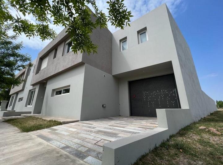Casa · 180m² · 5 Ambientes · 1 Cochera