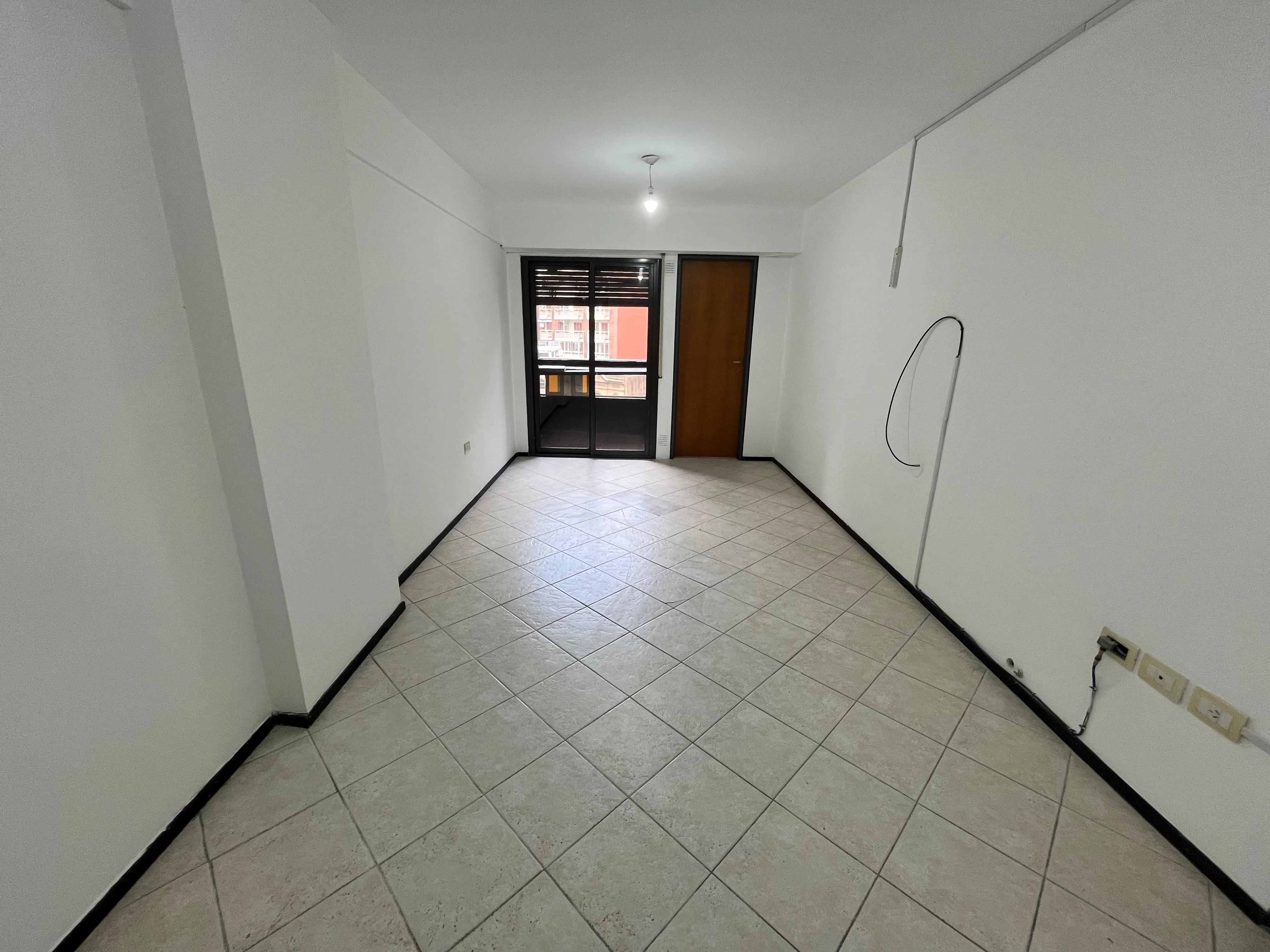 Nueva Cba - Hipólito Yrigoyen al 400 - 2 dorm, con balcón a mts del Buen Pastor