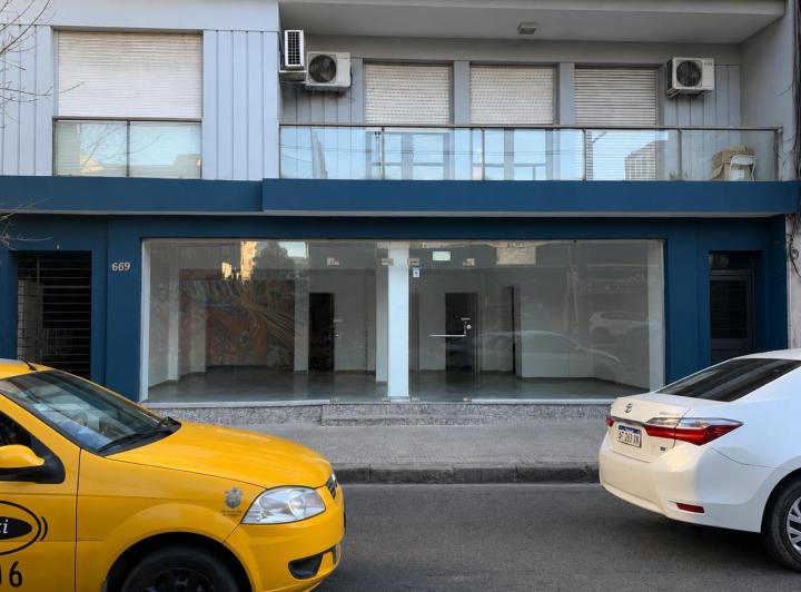 Local comercial · 160m²