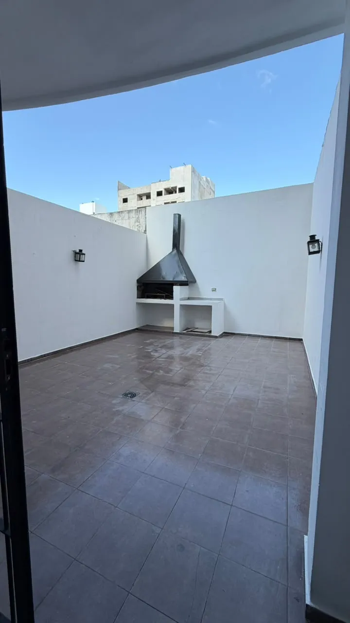 HERMOSO PATIO CON ASADOR