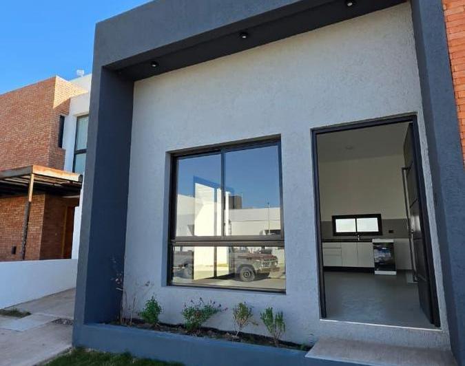 Casa · 95m² · 3 Ambientes · 1 Cochera