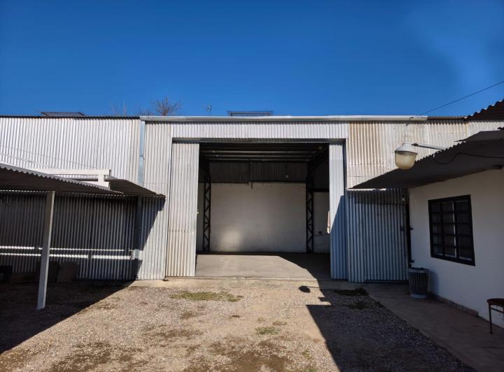 Local comercial · 105m² · 3 Ambientes · 4 Cocheras