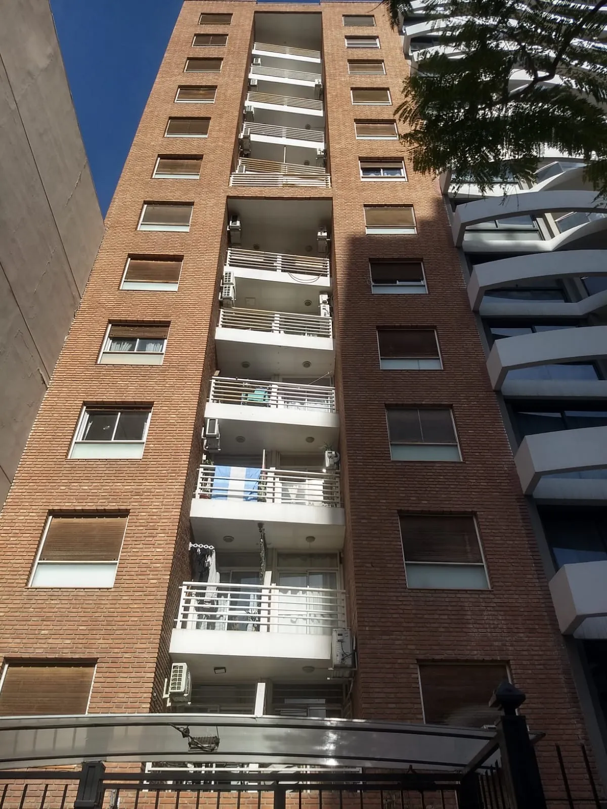 Excelente ubicación, externo con balcón