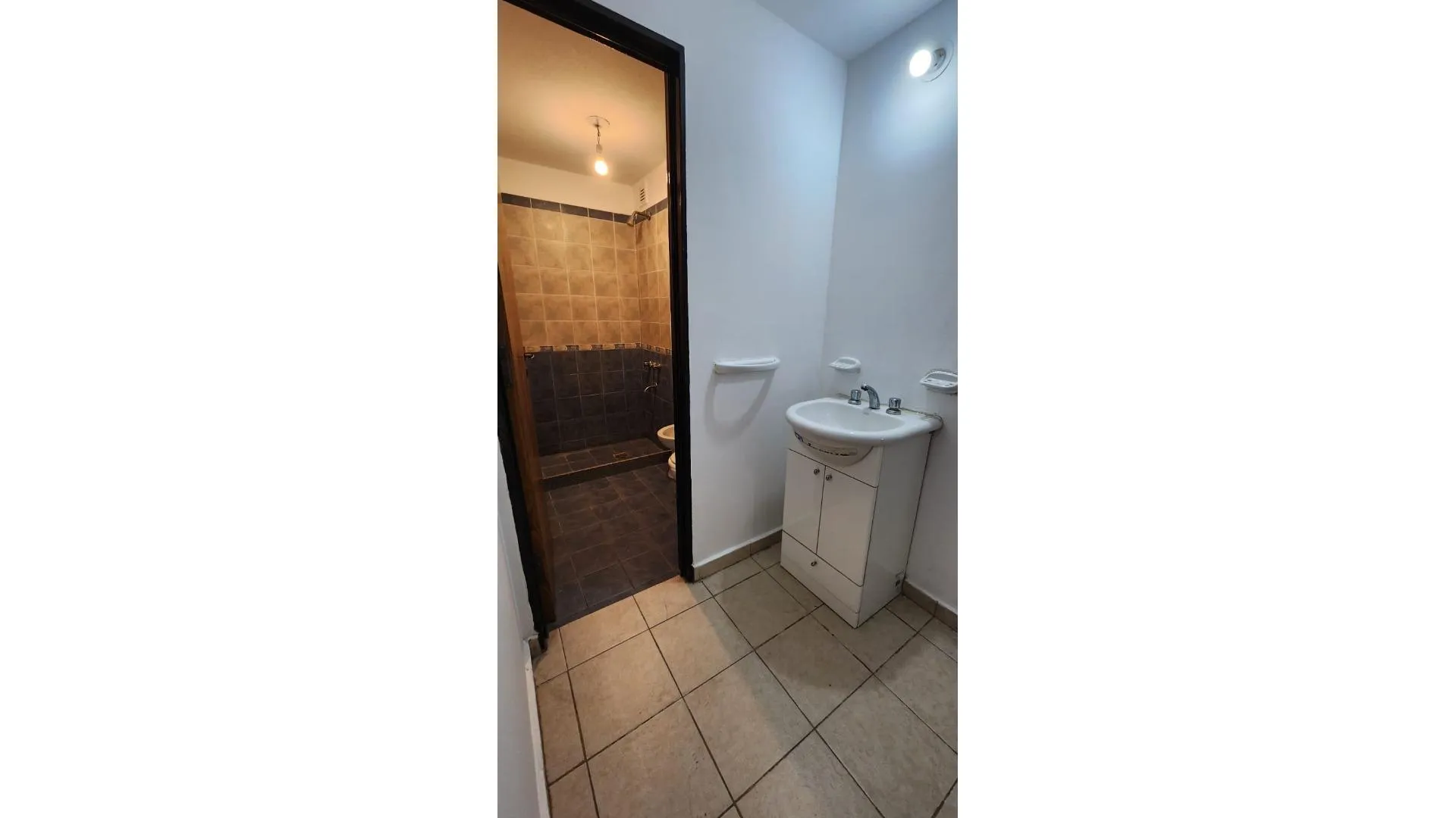 ALQUILER GENERAL PAZ- 1 DORMI Y MED 2 PATIOS CATAMARCA 1060