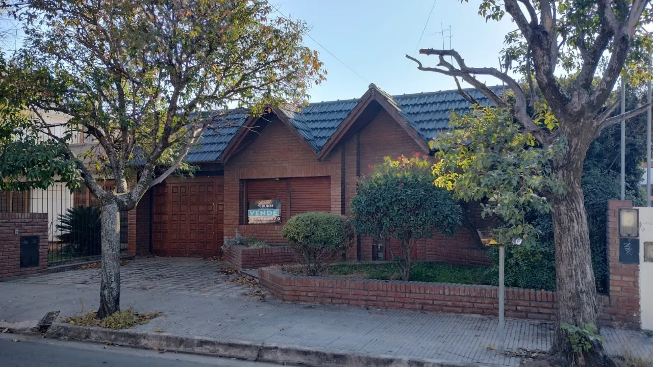 Casa y  Dpto en venta B° Urca