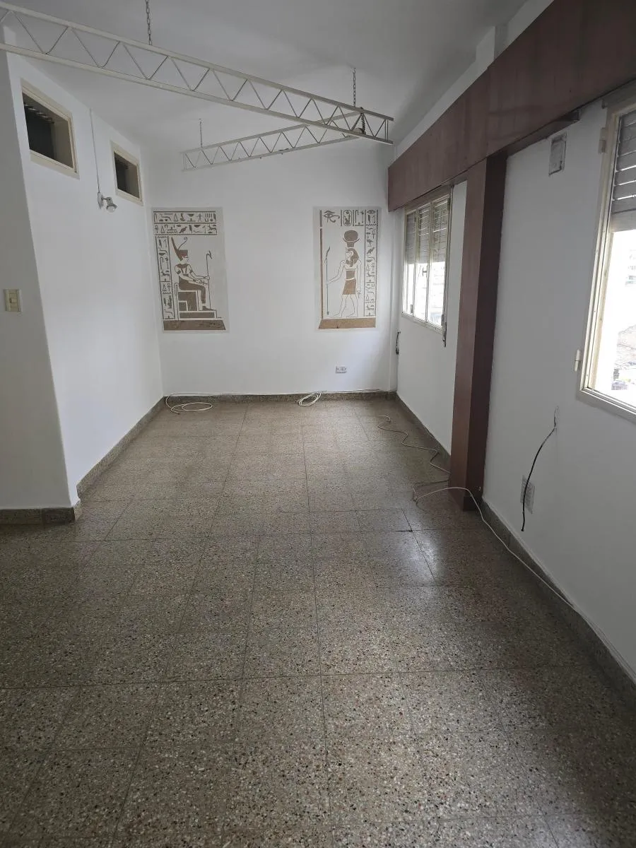 Centro. Libertad 190. Dpto 2 Dor Muy Amplio!