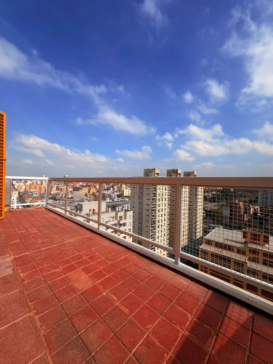Depto 2 habitaciones con gran balcon sobre av. castro barros