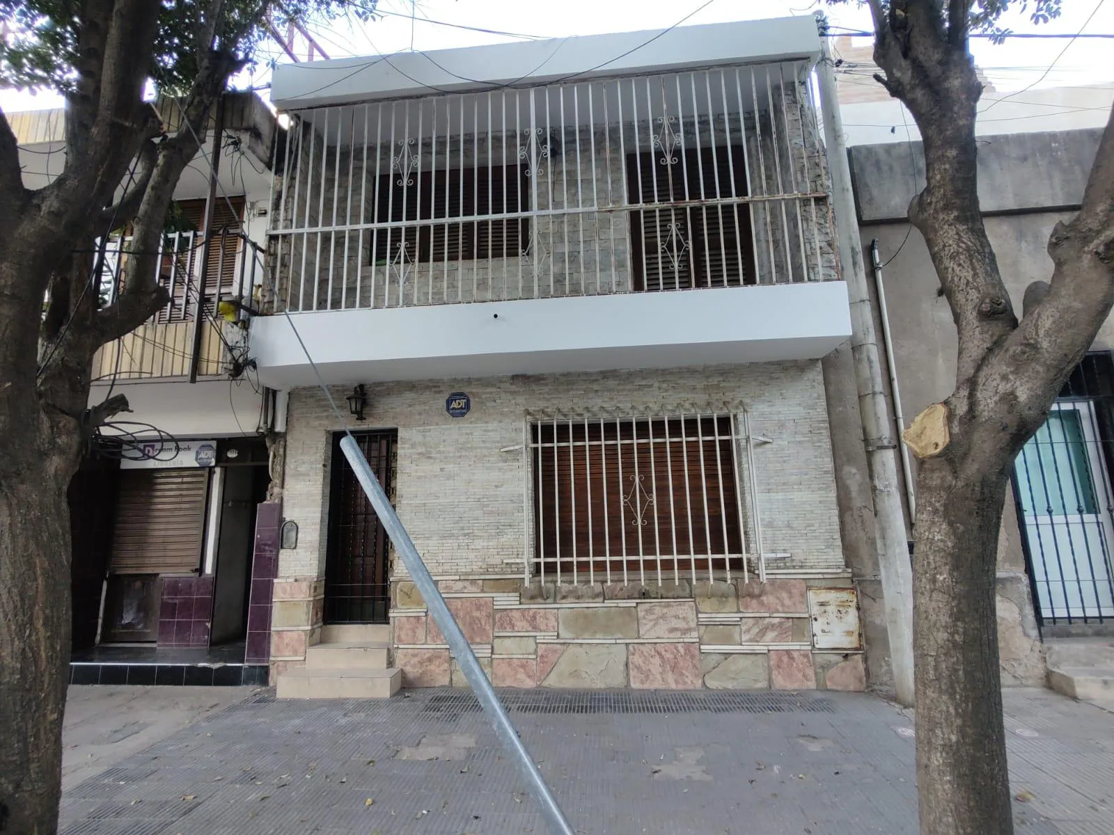 VENTA CASA 4 DORMITORIOS - SUCRE 1882 - FTE CORAZON DE MARIA- ALTA CORDOBA