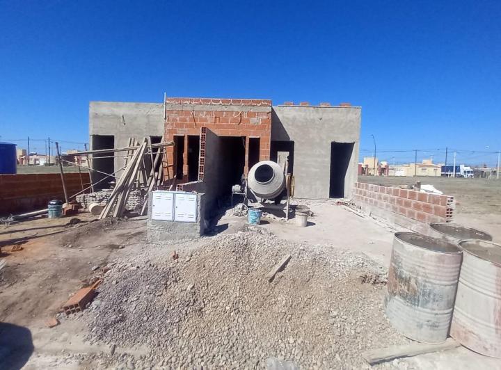 Casa · 77m² · 5 Ambientes · 1 Cochera