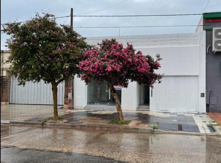 Casa · 200m² · 2 Dormitorios · 1 Cochera