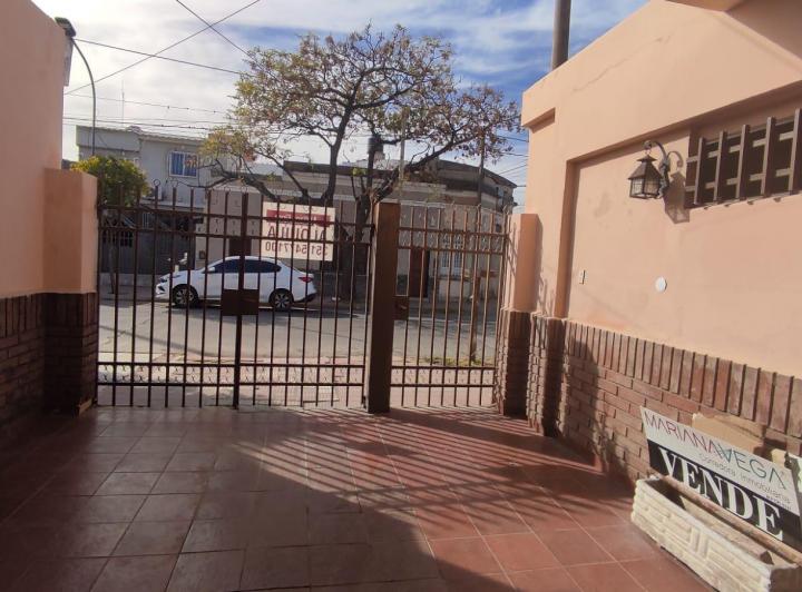 Casa · 180m² · 2 Dormitorios