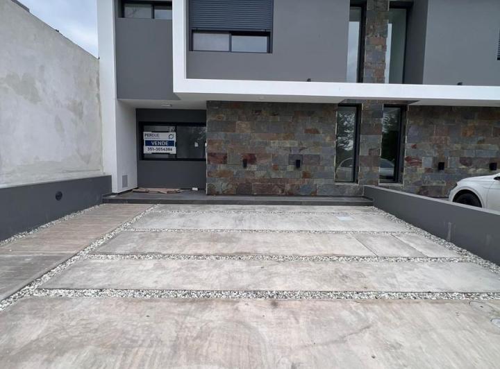 Casa · 170m² · 5 Ambientes · 2 Cocheras