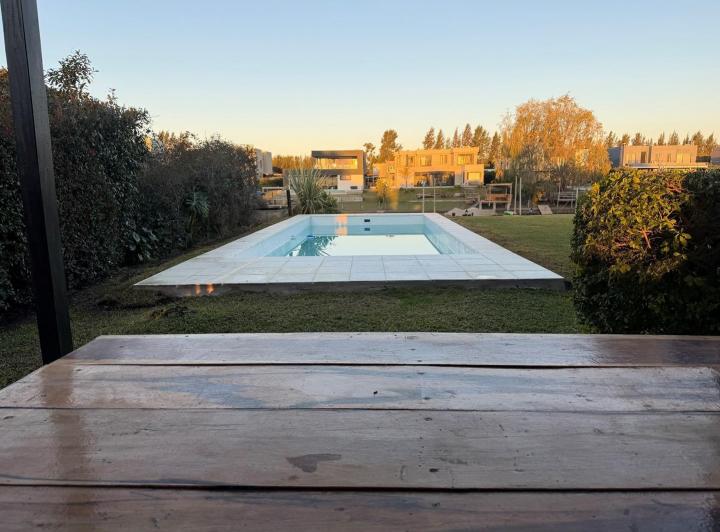 Casa · 270m² · 6 Ambientes