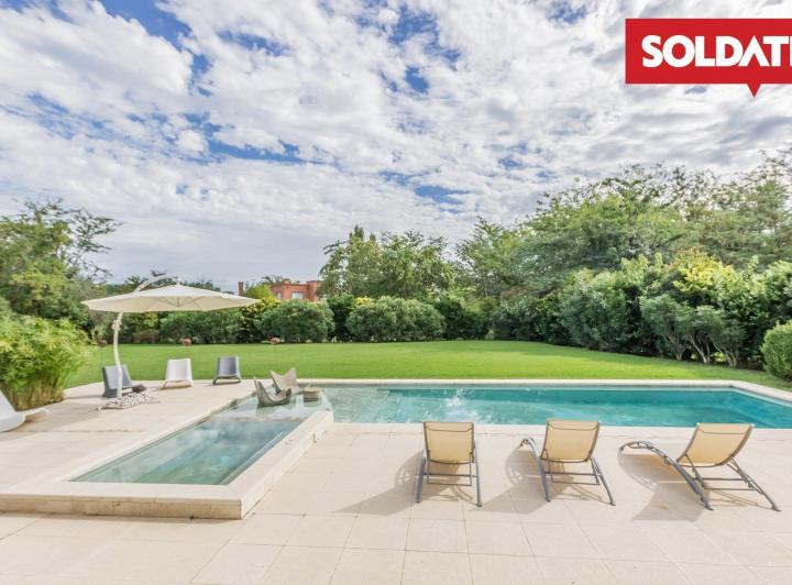 Casa · 540m² · 8 Ambientes · 3 Cocheras