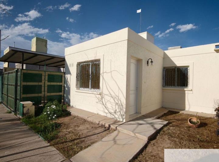 Casa · 80m² · 5 Ambientes · 2 Cocheras