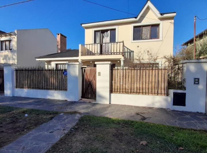 Casa · 120m² · 3 Ambientes · 2 Cocheras