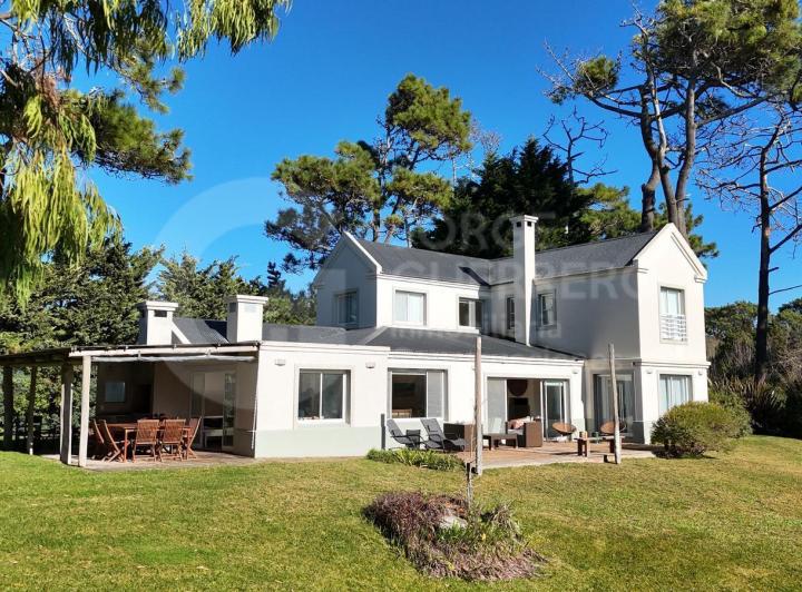 Casa · 203m² · 6 Ambientes