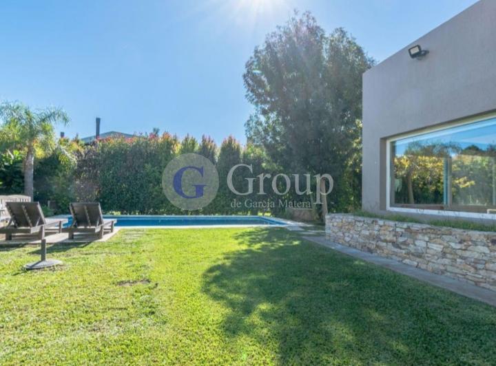 Casa · 199m² · 6 Ambientes · 4 Cocheras