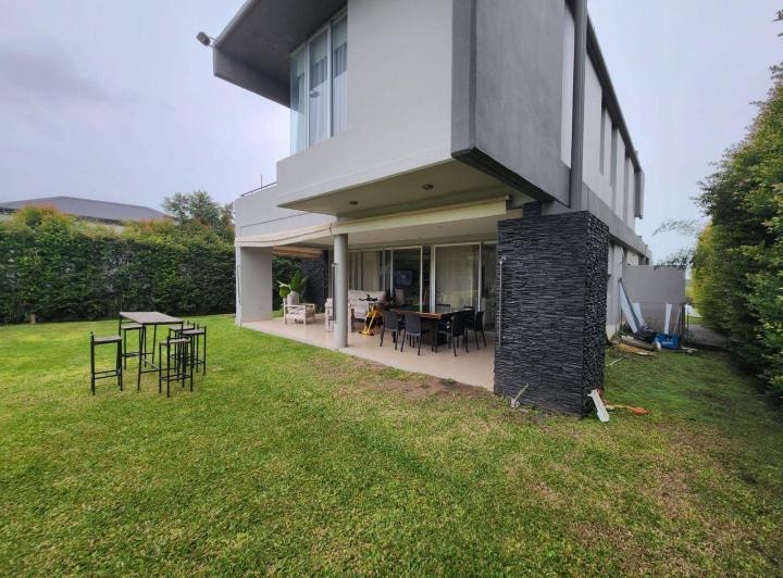 Casa · 260m² · 4 Ambientes