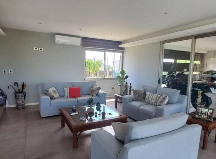 Casa · 399m² · 6 Ambientes · 2 Cocheras