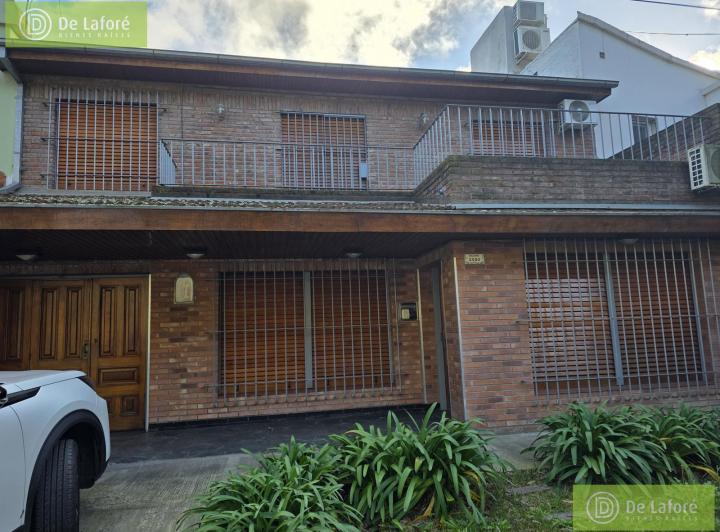 Casa · 180m² · 5 Ambientes · 3 Cocheras