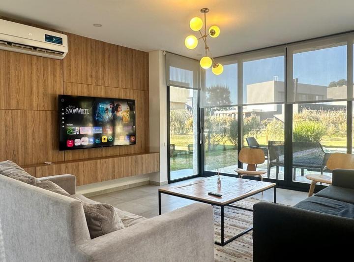 Casa · 800m² · 4 Ambientes · 2 Cocheras