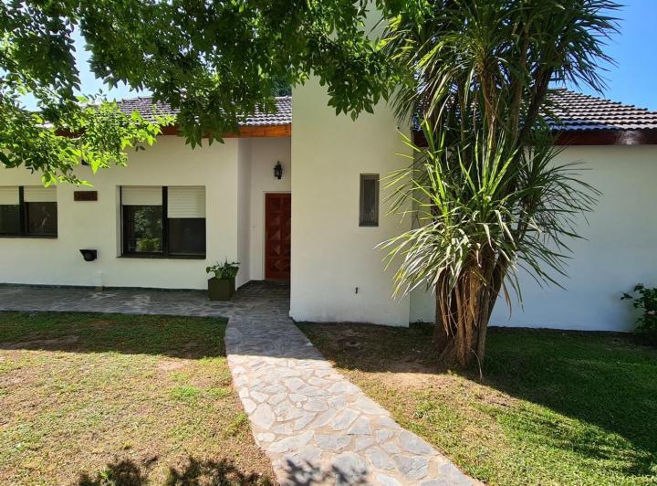 Casa · 110m² · 3 Ambientes · 5 Cocheras