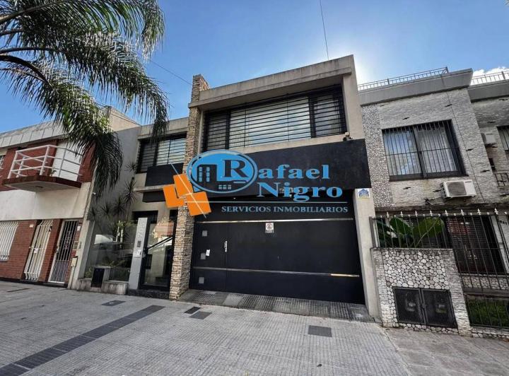 Casa · 180m² · 4 Ambientes · 2 Cocheras