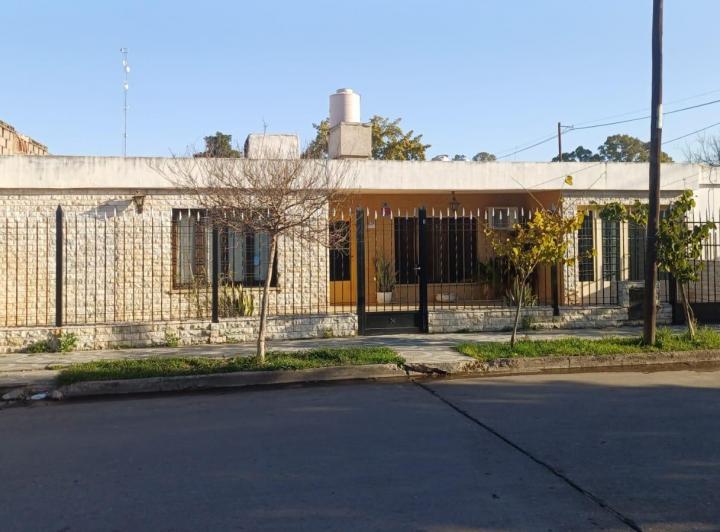 Casa · 195m² · 6 Ambientes · 2 Cocheras