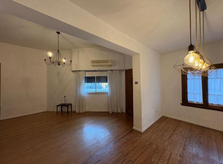 Casa · 214m² · 4 Ambientes · 2 Cocheras